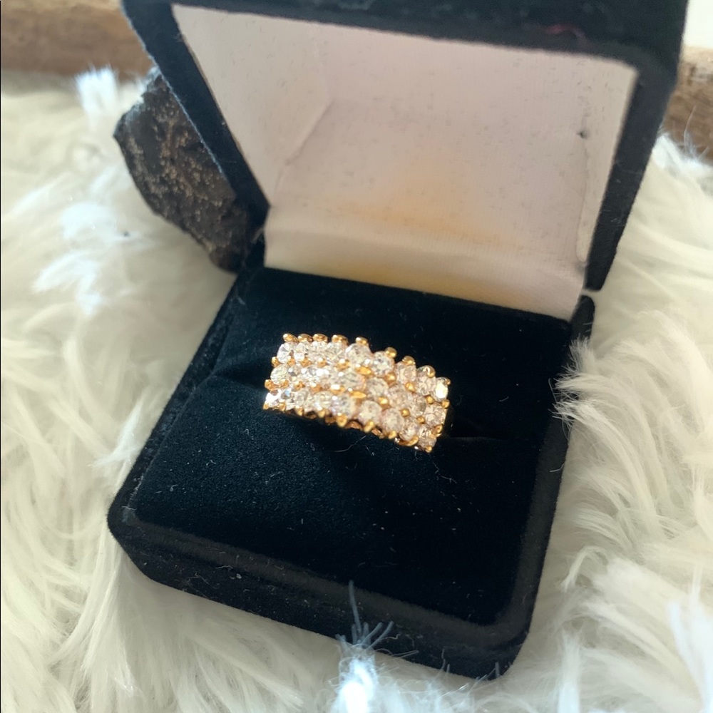 BLING : Rhinestone Gold Tone Fashion Ring